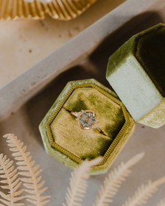 Anillo de Compromiso de Moissanita con Corte Hexagonal Brillante de 2.50 CT, Anillo Único de Oro Amarillo de 14K con Media Engaste, Anillo de Promesa - Product Image 3