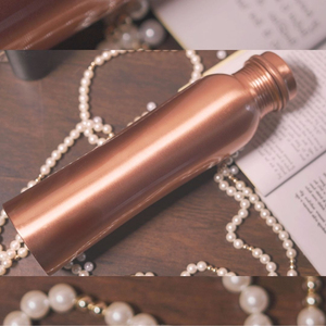 Botella de Hidratación Portátil Reutilizable de Lujo Copper Heritage para Cafetería y Cócteles - Product Image 3