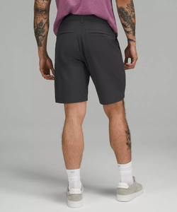 กางเกงขาสั้นชายทรงคลาสสิคเอวกลาง แต่งโลโก้ด้านหน้า ผ้าเนื้อเรียบ ยืดได้สี่ทิศทาง แห้งเร็ว เหมาะสำหรับเล่นกอล์ฟ - Product Image 2