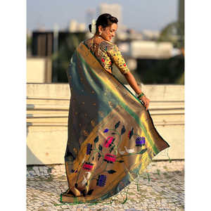 ผ้าซิ่นทอสีเขียวลายปาธานี แบรนด์อีลิท วีฟส์ น้ำหนัก 650 กรัม สำหรับสวมใส่ในอินเดียและปากีสถาน - Product Image 4