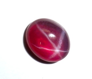 Rubis étoilé transparent ovale 11x13 mm 9 carats, cabochon poli créé en laboratoire avec effet étoile à 6 branches pour la fabrication de bijoux - Product Image 2