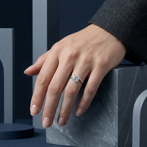Anillo de Platino con Diamante Redondo de 2.00ct Creado en Laboratorio, Diseño Elegante de Torsión Cruzada, Anillo de Aniversario, Precio de Fábrica - Product Image 5