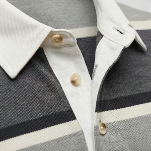Polo à manches courtes rayé pour homme, tricoté, coupe classique, gris et noir, motif imprimé - Product Image 4