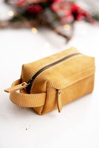 Trousse de Toilette en Cuir Véritable Taille Moyenne, Fermeture Éclair Vintage, Étui Cosmétique Durable pour Voyage - Product Image 2
