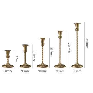 ชุดเชิงเทียนทำจากโลหะสีทองหรูหราที่วางของตกแต่งโต๊ะหรูหราสำหรับรับประทานอาหารและตกแต่งตามเทศกาลจากอินเดีย - Product Image 5