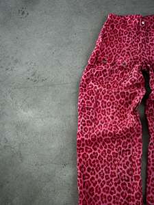 Vaqueros de mezclilla con estampado de leopardo personalizados para unisex, pantalones de mezclilla de cintura alta para hombre, pantalones de mezclilla de pierna ancha para mujer. - Product Image 3