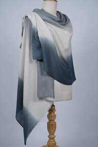 Écharpe de luxe pour femme en cachemire et laine fine VIC, ombrée 3 tons, respirante, taille 70x200cm, pour usage quotidien/hiver en extérieur - Product Image 5