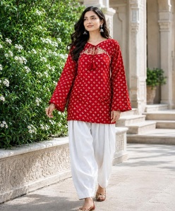 Kurti indio de algodón puro con estampado Bandhej y pantalones Farsi blancos, conjunto de kurti indio informal tradicional para mujer con borde de encaje Kodi - Product Image 1