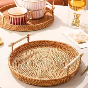 Bandeja de Servir de Ratán Única de United Trade World, Almacenamiento de Alimentos para Cocina, Decoración del Hogar, Elegancia Natural, Eleva la Estética de tu Hogar - Product Image 1