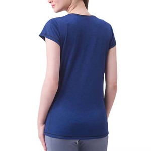T-shirt à manches courtes pour femme, col rond, couleur unie, séchage rapide, tricoté en polyester, haut décontracté, à porter au printemps et en été - Product Image 3