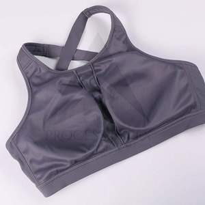 Conjunto Deportivo Sin Costuras para Mujer, Top Deportivo Rosa con Cuello Halter, Leggings de Cintura Alta con Soporte Medio, Tela Elástica de Color Sólido - Product Image 6