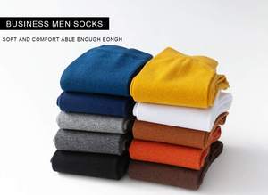 Chaussettes de sport de compression pour hommes - Tricotées, respirantes, absorbant la transpiration, imperméables, chaudes, mi-mollet, idéales pour la gym et l'extérieur - Product Image 1