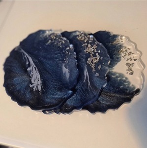 Posavasos decorativo de resina con diseño moderno y elegante, textura suave y durabilidad prolongada, adecuado para uso diario. - Product Image 2