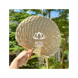 EN TENDENCIA: Abanico de Hoja de Palma Ecológico Hecho a Mano, Herramienta de Refrigeración para Eventos al Aire Libre y Decoración del Hogar, Ligero, Reutilizable, Venta al Por Mayor - Product Image 1