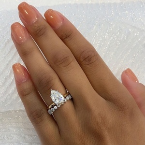 Anillo de compromiso con diamante cultivado en laboratorio de corte pera de 2.50 quilates, certificado por IGI, anillo solitario de oro amarillo de 14K, anillo de boda - Product Image 2