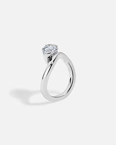 Anillo de Compromiso y Boda de Lujo con Diamante Cultivado en Laboratorio con Certificación IGI de Oro de 14K, Corte Pera, Diseño de Ondas Multicolor, Joyería Fina Elegante - Product Image 5