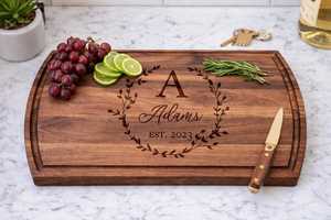Tabla de Cortar Rectangular de Madera de Acacia Grabada Personalizada con Agarre Manual, Tabla de Cocina de Madera Maciza Antideslizante con Logotipo Personalizado - Product Image 2