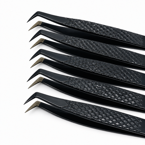 Pince à épiler noire angulaire pour extensions de cils, pointes de précision, poignées texturées diamant, en acier inoxydable, écologique et durable pour sourcils - Product Image 5