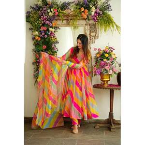 CONJUNTO TRAJE MUJER LEHERIYA NAVRANGI ORGANZA - Product Image 1