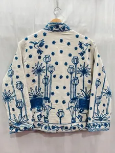 Veste en velours Suzani d'Ouzbékistan, brodée à la main, motif floral, style bohème, inspiration vintage, cadeau pour elle, polyester/coton, col cranté - Product Image 3