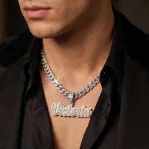 Colgante Personalizado con Nombre de Moissanita VVS1, Letras Burbuja de Plata 925 con Incrustaciones de Diamantes y Engaste de Bisel Chapado en Oro de 14K/18K - Product Image 5