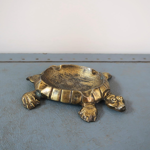 Cendrier vintage en laiton massif en forme de tortue, plat de rangement tortue de mer - Product Image 1