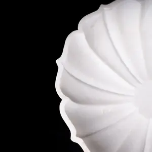 ชามแต่งระบายหินอ่อนสีขาวทำมือ: ตกแต่งขอบดอกไม้ - Product Image 4