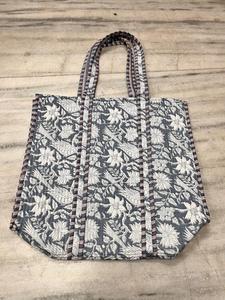 Sac fourre-tout en coton fait main pour femme, style bohème, imprimé floral, matelassé, de qualité supérieure, idéal pour les voyages, la plage et le shopping - Product Image 3