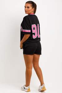 ชุดเซ็ตเสื้อเจอร์ซีย์คอวีลายเสือดาวพิมพ์ลายตัวเลข แขนสั้น กางเกงขาสั้นรูดเชือก รับผลิตแบบ OEM ODM ขายส่ง MOQ ต่ำ - Product Image 3