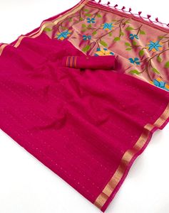 Sari de Seda Negra Premium Tejido a Mano, Diseño Tradicional, Ligero, Absorbente de Humedad, Secado Rápido, Materiales Reciclados, para Fiestas de Invierno - Product Image 1