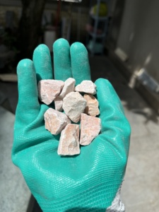 Galets et pavés naturels roses de qualité supérieure, idéaux pour les allées de jardin, l'aménagement paysager et les designs de revêtements décoratifs du sol - Product Image 5