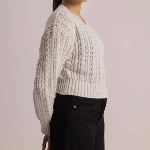 Pull en maille torsadée col en V style vintage pour femme, coupe courte, épais, épaules tombantes, qualité supérieure - Product Image 2
