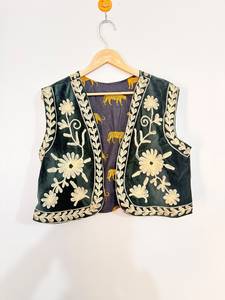 <b>Velvet</b> Suzani Embroidery Lightweight Cotton Streetwear Floral Vest <b>Coat</b> <b>Women</b> Ethnic Vest Designer Sleeveless Jacket Wholesale - Product Image 1