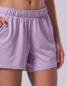 Shorts de sport personnalisés avec logo, taille haute, dos en V, pour la gym, le yoga, et le cyclisme, avec effet froncé aux fesses pour femme - Product Image 4