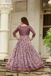 Conjunto de Vestido y Chaqueta de Seda con Tejido de Lujo, Diseño de Última Moda para Fiestas, Compra en Línea, Proveedor Indio en India - Product Image 2