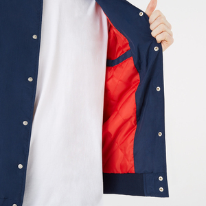 Vestes de baseball en laine pour hommes avec logo personnalisé de haute qualité brodé sur les manches en laine - Product Image 2