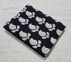 Tela de algodón Sanaganeri de Jaipur con estampado a mano, tela india para vestidos, proveedor mayorista de telas. - Product Image 1