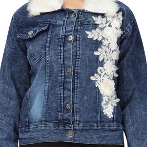 Veste en jean pour femme élégante avec col et manches en fourrure, effet délavé et style déchiré - Product Image 6