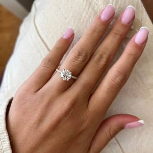 Bague en diamant de laboratoire rond brillant de 2 carats, bague de fiançailles avec halo caché de 2 carats, or 14 carats, certifiée IGI - Product Image 1