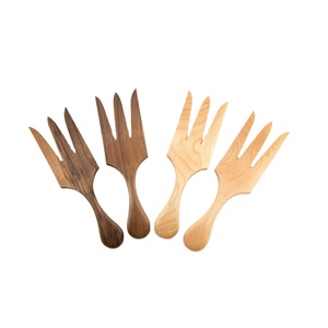 Juego de utensilios de cocina ecológicos hechos a mano con madera maciza de nogal y arce para mezclar y servir ensaladas. - Product Image 1