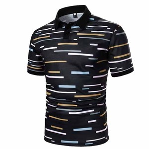 Polo de Manga Corta para Hombre, Estampado, Casual, de Punto, Corte Regular, Negro con Líneas Blancas, Azules y Doradas - Product Image 2