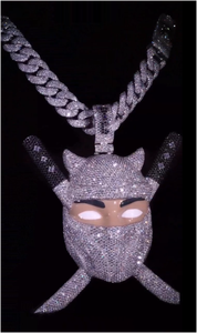 จี้เงินแท้ S925 ประดับโมอิสซาไนต์รูปนินจาและดาบคู่ สามารถดึงดาบออกได้ ประดับโมอิสซาไนต์เต็มชิ้น ดีไซน์ทันสมัย สไตล์ฮิปฮอป ปรับแต่งได้ - Product Image 3