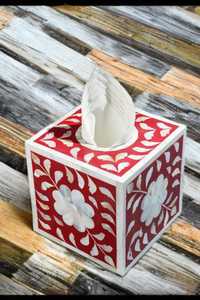 Boîte à mouchoirs en bois avec motif floral et gravure, décoration haut de gamme pour hôtels, spas et intérieurs de luxe - Tradebyd - Product Image 1