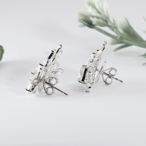 Pendientes de Oro con Diamantes Cultivados en Laboratorio de Corte Marquesa Elite, Diseño Clásico de Flor y Racimo, Joyería Fina para Boda - Product Image 2