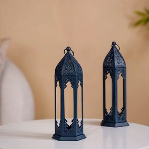 Farol marroquí de metal vintage para decoración rústica que agrega encanto del viejo mundo y una experiencia de iluminación ambiental cálida. - Product Image 2
