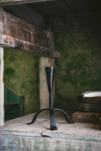 Ensemble de 3 porte-bougies en fer forgé avec pieds sculptés et design nordique minimaliste pour la décoration de table - Product Image 4