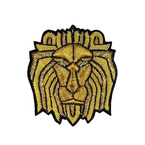 Patch brodé avec visage de chien mignon et perles, appliqué à coudre pour la décoration de vêtements, forme irrégulière, design jaune, marron et blanc - Product Image 5