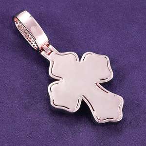 Pendentif Croix Chrétienne de Luxe en Argent Sterling 925 Plaqué Or Rose avec Diamant Taille Émeraude Cultivé en Laboratoire et Chaîne Maillons – Bijou - Product Image 3