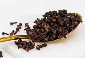 Venta caliente 2025 Especias de clavo de olor seleccionadas a mano secas Precio a granel de alta calidad disponible de proveedor de Vietnam - Product Image 3