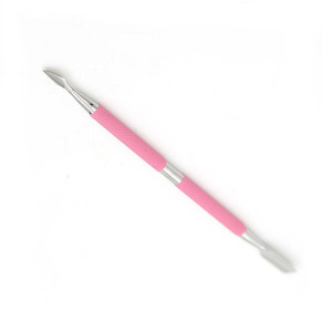 Empujador de cutículas diseñado para el cuidado diario de las uñas, ayuda a mejorar la apariencia de las uñas, empujando las cutículas hacia atrás y limpiando los bordes de las uñas. - Product Image 3
